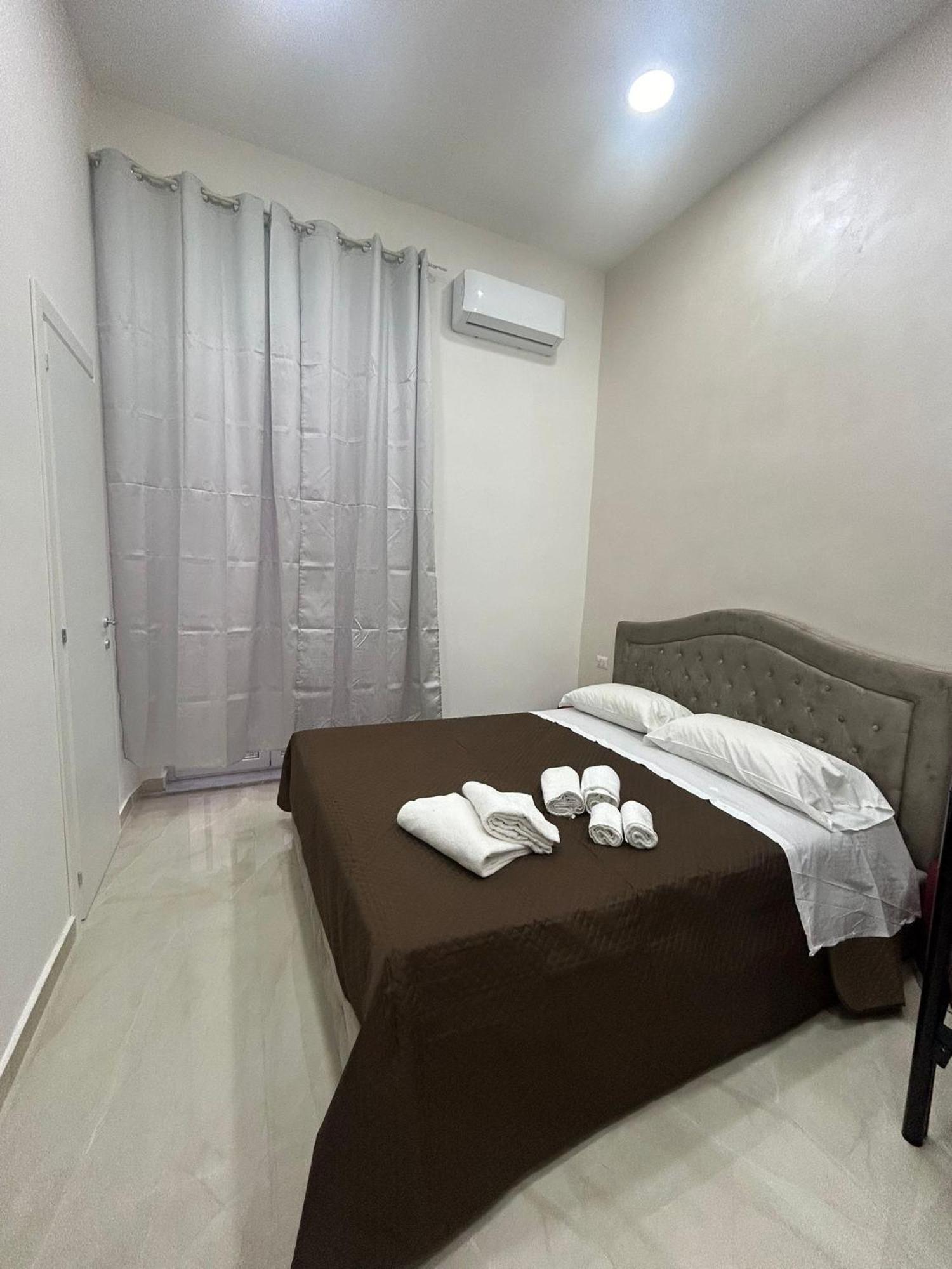 Luxury Rooms Carbonara 95 Nápoly Kültér fotó